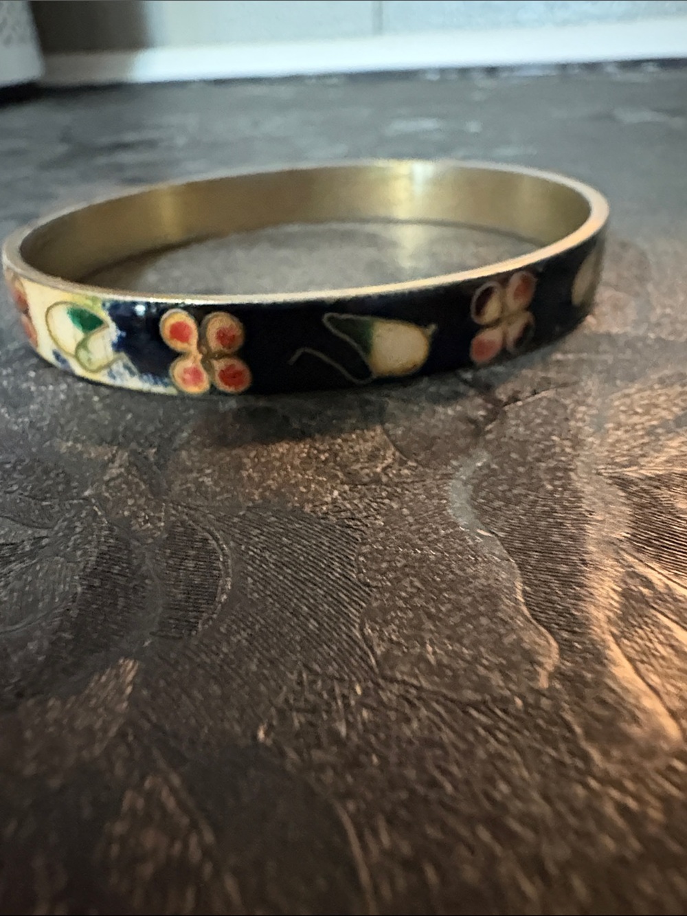 VINTAGE CLOISONNE HAND-PAINTED FLORAL ACCENTED BANGLE BRACELET